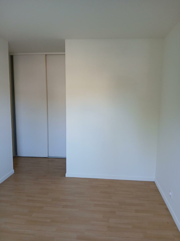 CHAMBRE VUE PLACARD